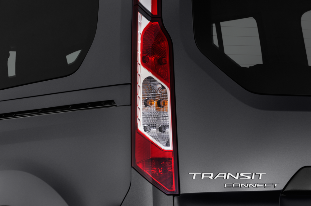 2017-ford-transit-connect-titanium-mini-mpv-taillight.png
