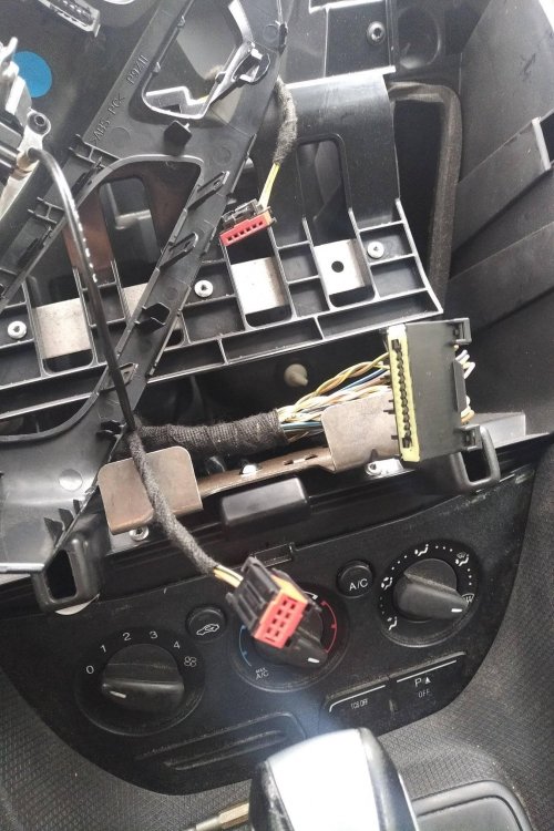 transit connect stock wiring harnesses to radio.jpg