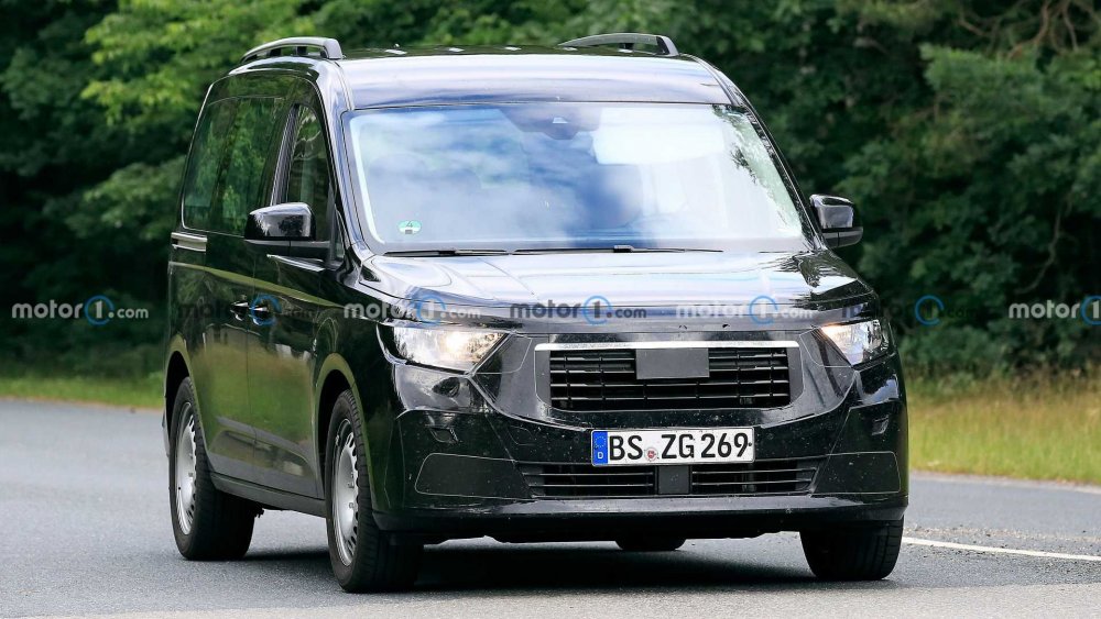 new-ford-tourneo-connect-first-spy-photo-front-three-quarters.jpg